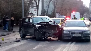 Şoferul care a provocat ACCIDENTUL teribil de pe B-dul Dacia din Capitală, REŢINUT/ Cum explică faptul că a intrat în celelalte maşini | GALERIE FOTO 