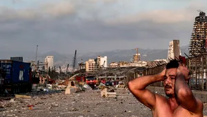 VIDEO Un an de la explozia din Beirut. Mii de oameni protestează în apropierea portului 