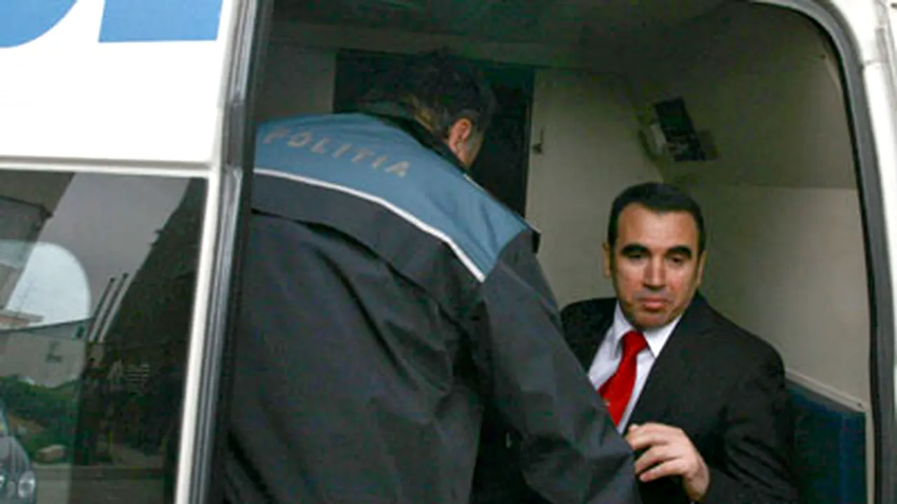 Penescu şi Constantin, reţinuţi pentru dare şi luare de mită