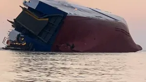 O navă cargo s-a răsturnat, în largul coastei SUA, la doar câteva ore după ce a fost încărcată într-un port din apropiere | FOTO, VIDEO