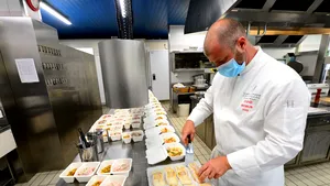 Bucătarii cu stele Michelin vor ajutor: şomaj parţial până la finalul anului, TVA scăzut şi înţelegere din partea asiguratorilor