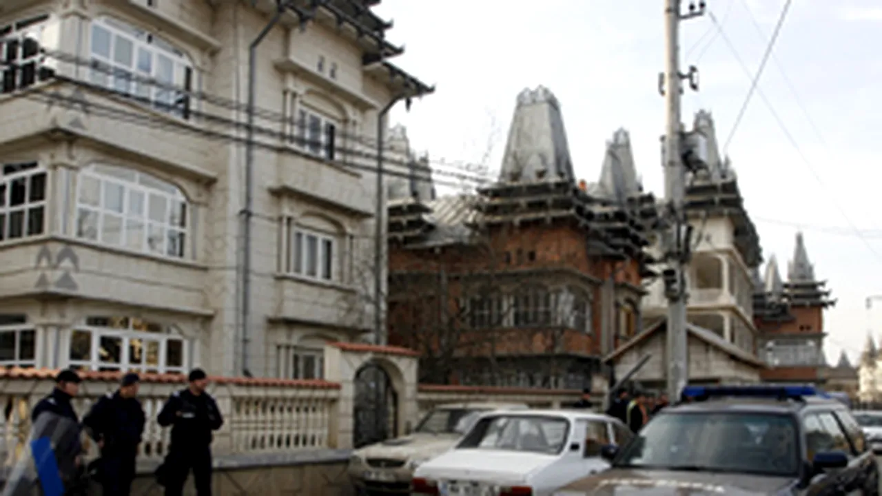 Percheziţie la casele din Sinteşti