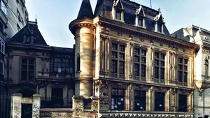 Un avocat italian a cumpărat Palatul lui Take Ionescu din centrul Capitalei şi are un plan formidabil pentru clădire. Take a murit intoxicat cu stridii. Cine l-a otrăvit? 