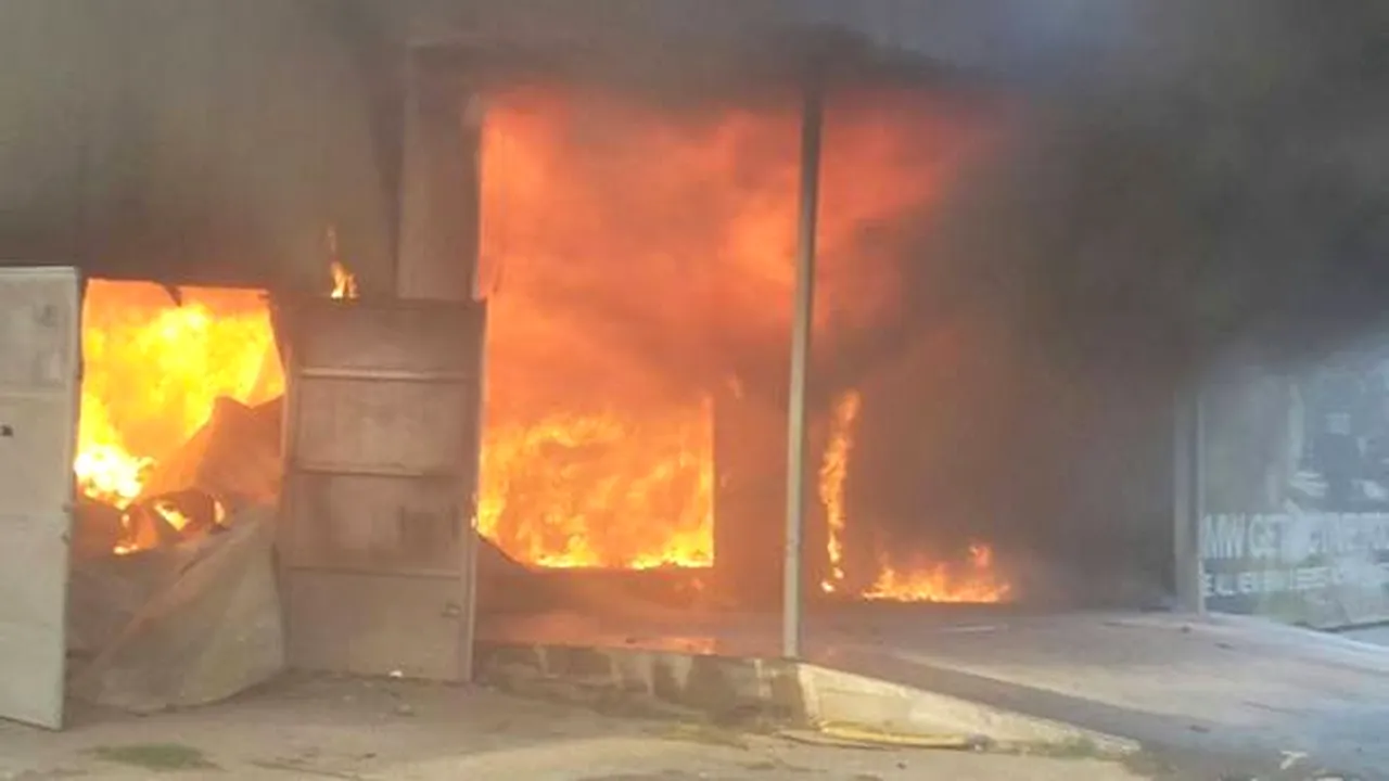 Depozitul care a fost distrus în incendiul de la Galaţi nu respecta condiţiile ISU de avizare 