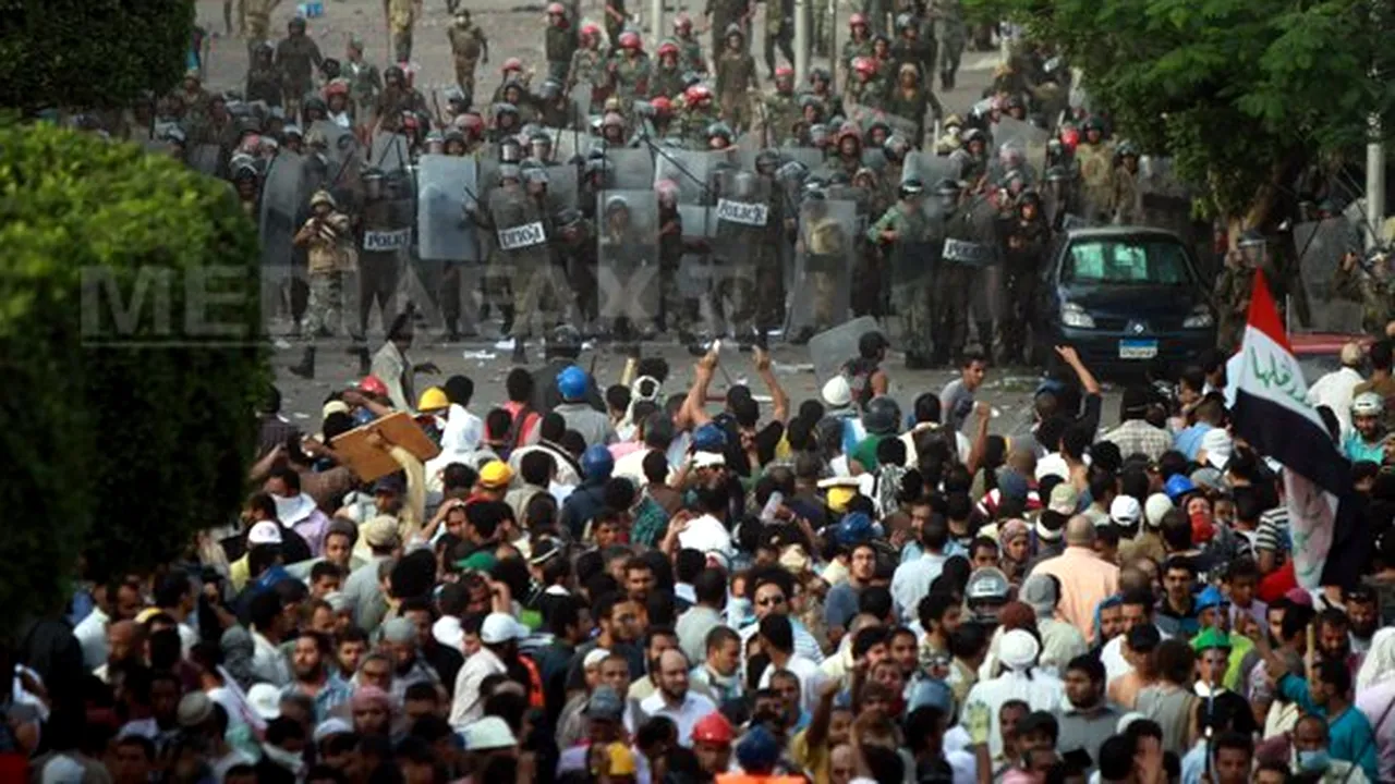 Cairo: Violenţe între protestatari şi forţele de ordine. Cel puţin 2 morţi şi 300 de răniţi, în timpul confruntărilor