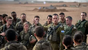 Armata israeliană şi-a extins operaţiunile terestre în Fâşia Gaza