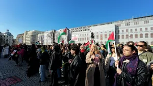 Manifestație în Piața Universității, de 8 martie: „Strigăm tare, strigăm toate, nu vrem austeritate!”