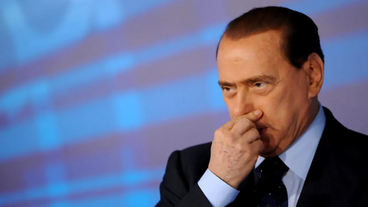 Aproximativ 10.000 de fotografii de la petrecerile lui Berlusconi se află în Columbia