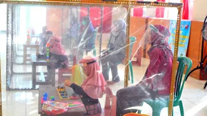 O grădiniţa din Indonezia a găsit o metodă prin care copiii să poată merge la cursuri în plină pandemie

