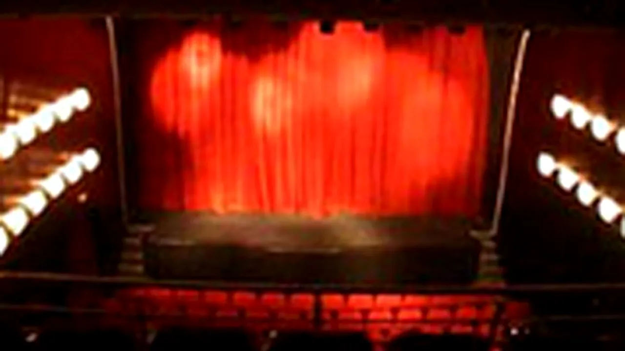 Teatrul Mic sărbătoreşte 50 de ani de existenţă, sâmbătă, prin proiecţii, light design şi muzică
