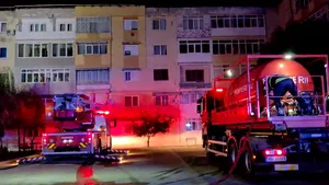 VIDEO | Incendiu la un bloc din Balș. Zeci de persoane au fost evacuate