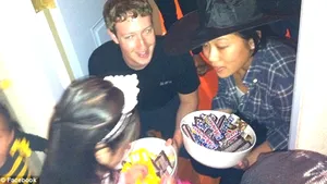 Fotografiile tale personale sunt în siguranţă pe Facebook? Cum au ajuns imagini private ale lui Mark Zuckerberg să fie văzute de întreaga lume - FOTO