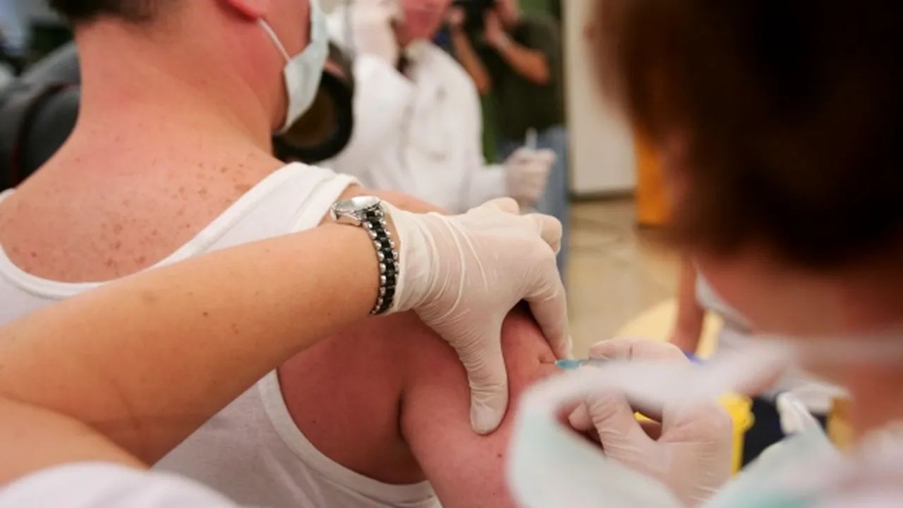 Primăria Capitalei deschide, luni, centre de vaccinare în 18 spitale