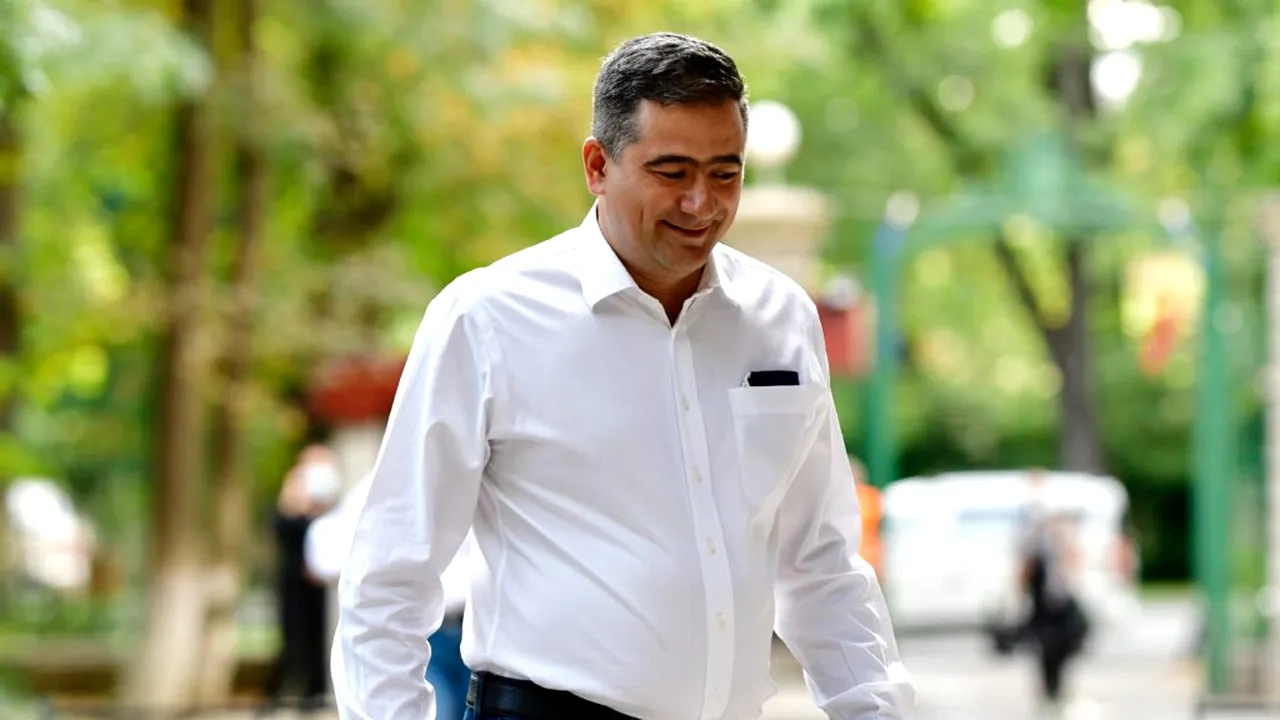 Un candidat independent la Primăria Capitalei vrea reintroducerea uniformelor în școlile din București