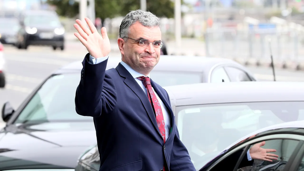 O cină cu peste 80 de persoane l-a costat postul. Ministrul irlandez al Agriculturii a demisionat, după ce încălcat reglementările Covid-19