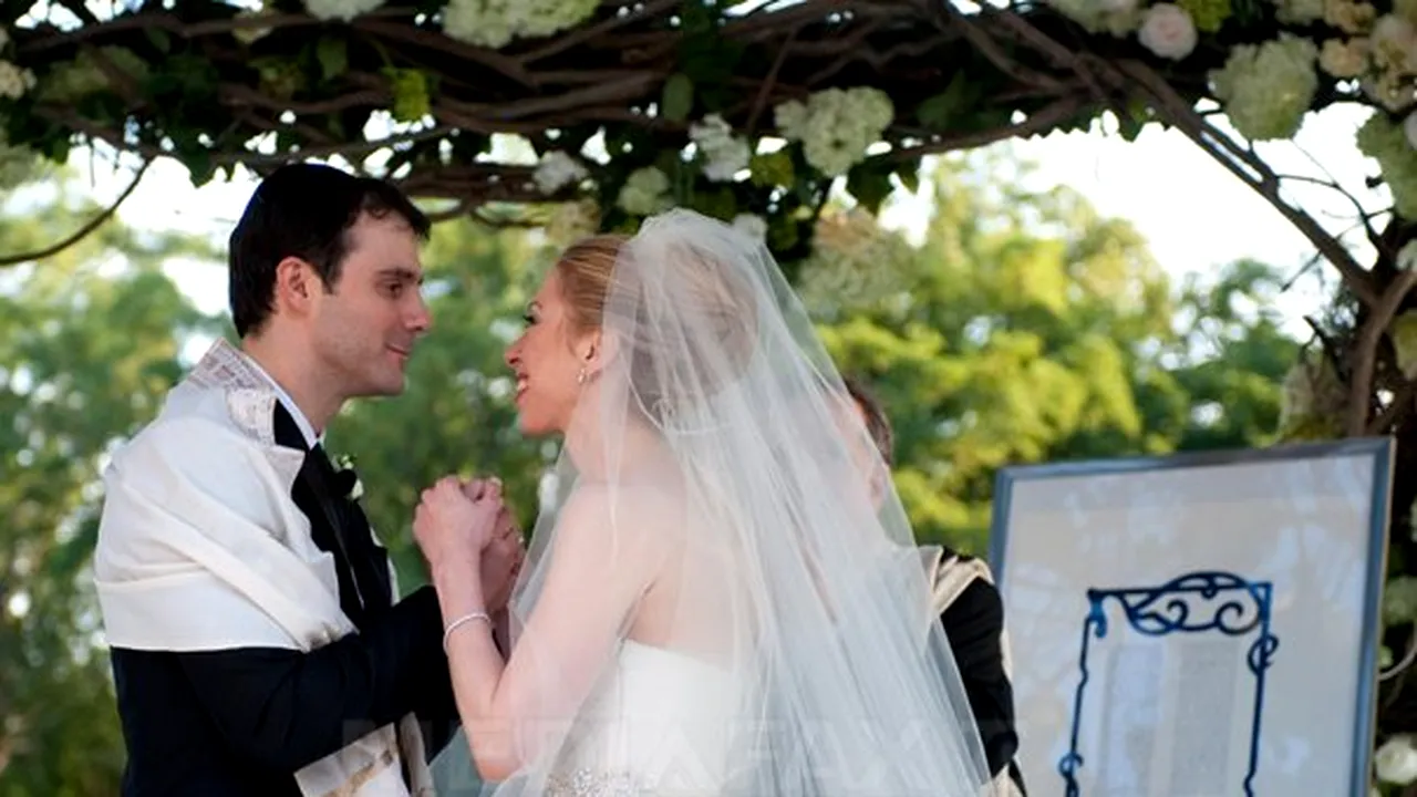 Chelsea Clinton s-a căsătorit sâmbătă. Bill şi Hillary spun că au simţit 