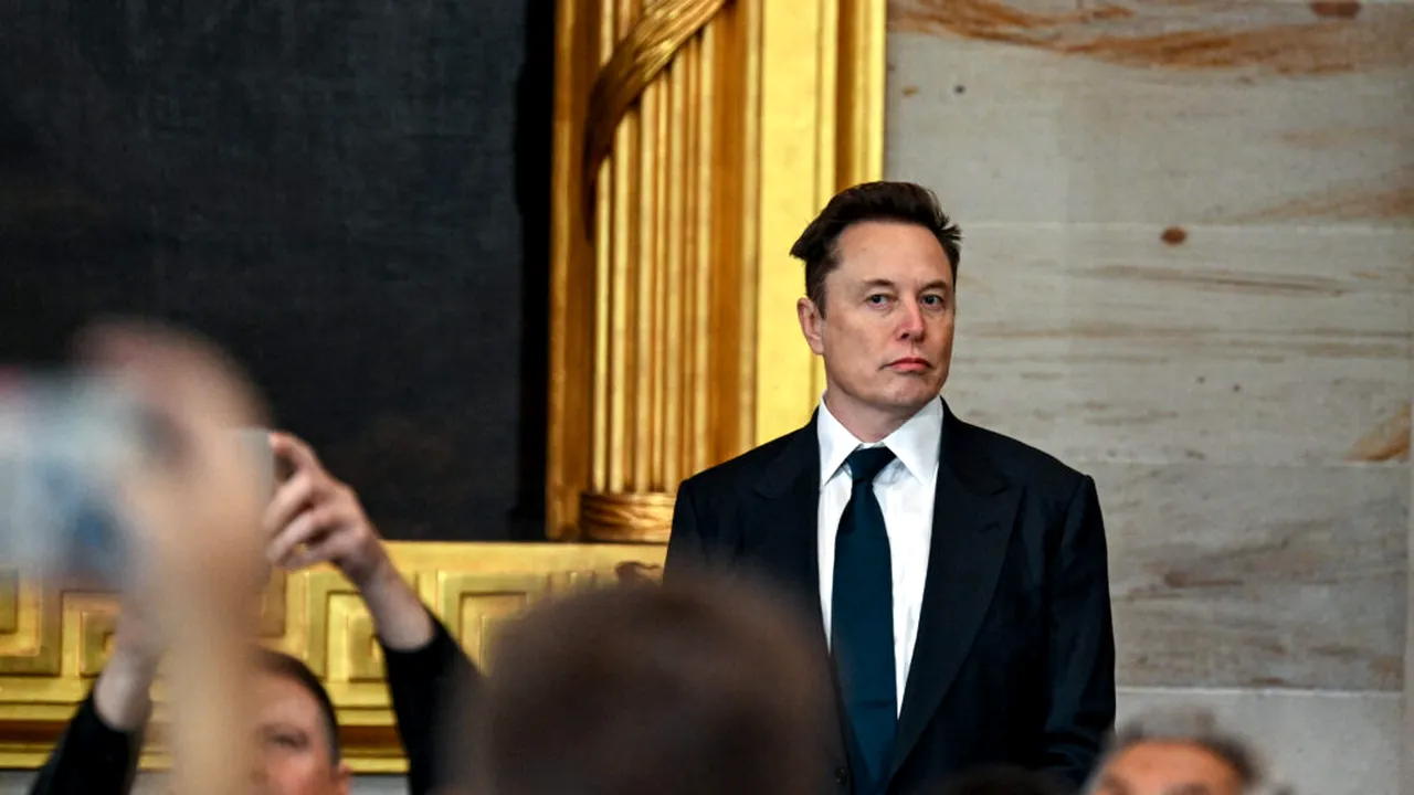 Prima gafă a lui Elon Musk de când e în cabinetul de conducere a SUA: A recunoscut că a tăiat accidental fondurile pentru prevenirea Ebola