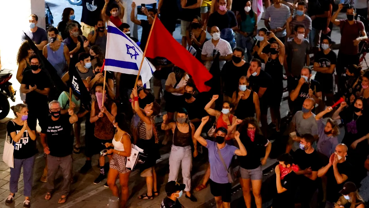 UPDATE. Israelienii continuă protestele împotriva premierului Netanyahu. Poliţia a arestat zeci de persoane la Tel Aviv 