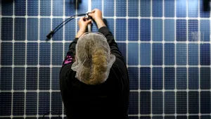 Premieră în SUA: energia solară a depășit cărbunele, în ciuda sprijinului acordat de Trump industriei miniere