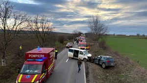Bihor. Opt persoane implicate într-un accident rutier pe DN 19. Două victime transportate la spital
