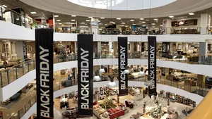 ZF: Retailerii de mobilă au avut vânzări mai mari în primul semestru. Românii, cu ochii pe promoţii