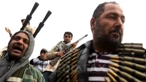 Muammar Kadhafi este în defensivă în Libia, în timp ce protestele continuă în lumea arabă - VIDEO