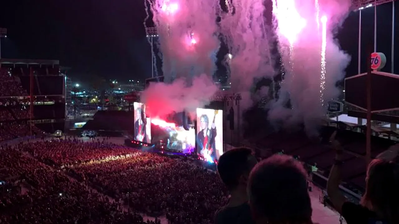 Surpriză la final de concert. Trupa The Beatles, reunită pe jumătate, în aplauzele a zeci de mii de fani | VIDEO