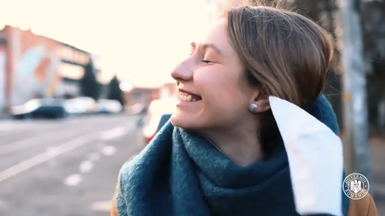 VIDEO Promisiunea revenirii la normalitate, într-un videoclip optimist lansat de Guvern. Vara în care restricţiile dispar, rând pe rând