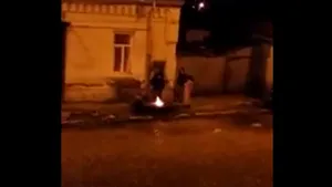IGNAT 2017 | Un bărbat a pârlit porcul pe trotuar, într-o zonă centrală a oraşului - VIDEO