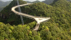 Şase dintre cele mai neobişnuite poduri din lume - FOTO