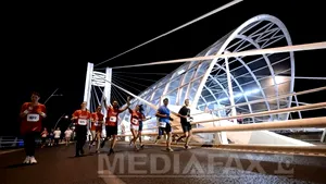 Pro Sport Bucharest Night Run: Peste 500 de persoane au participat la cursa desfăşurată pe Pasajul Basarab - FOTO