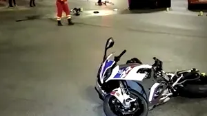 VIDEO Moarte fulgerătoare pe un bulevard din Capitală. Motociclistul care şi-a pierdut viaţa, spulberat de o maşină, era poliţist şi abia împlinise 30 de ani