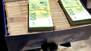 UPDATE. Șeful ARR, reținut de DNA/ 500.000 de euro au fost găsiți de procurorii DNA la perchezițiile care îl vizează pe șeful ARR/ Banii, în cutii pentru pantofi, valize, pe mobila de bucătărie