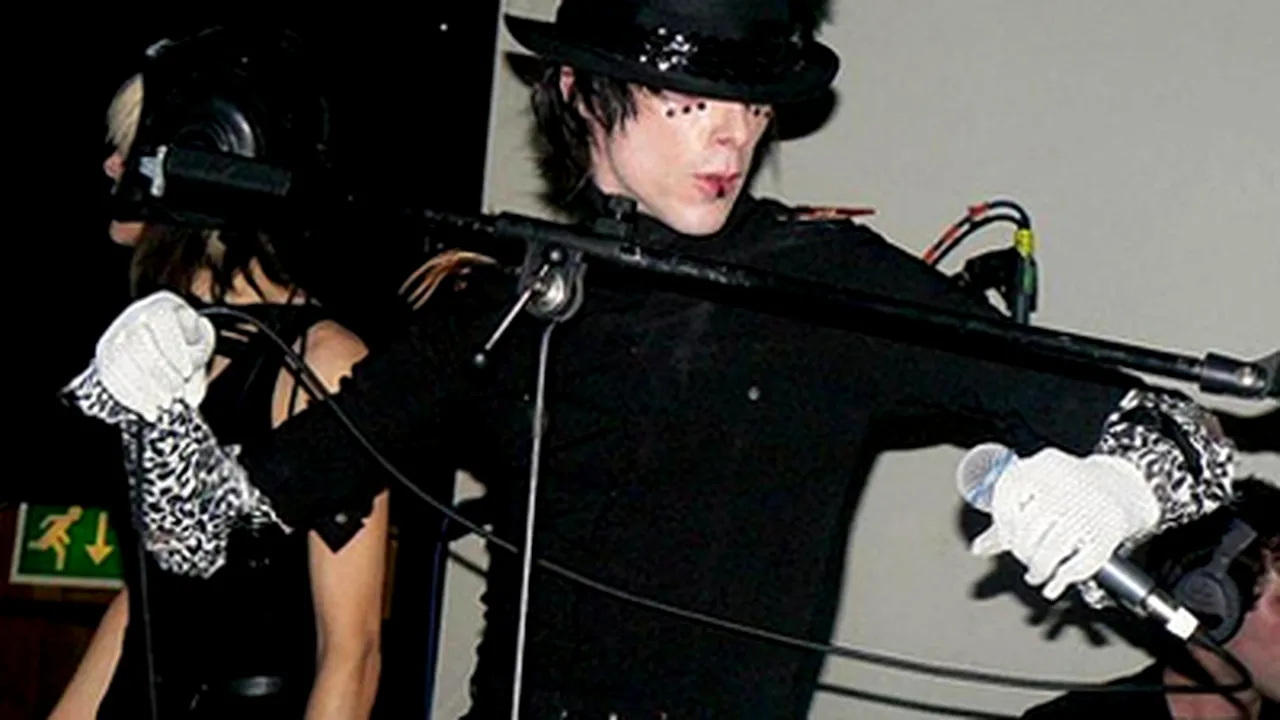 IAMX concertează în România - VIDEO