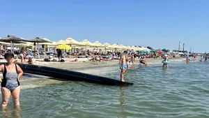 Garda Națională de Mediu: Țeava care deversa ape pluviale în mare, pe plaja de la Năvodari, a fost dezafectată