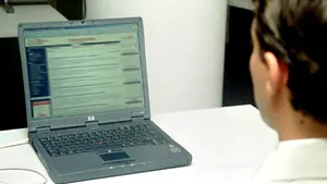 Piteşti: Examenul teoretic pentru obţinerea permisului, susţinut pe calculator