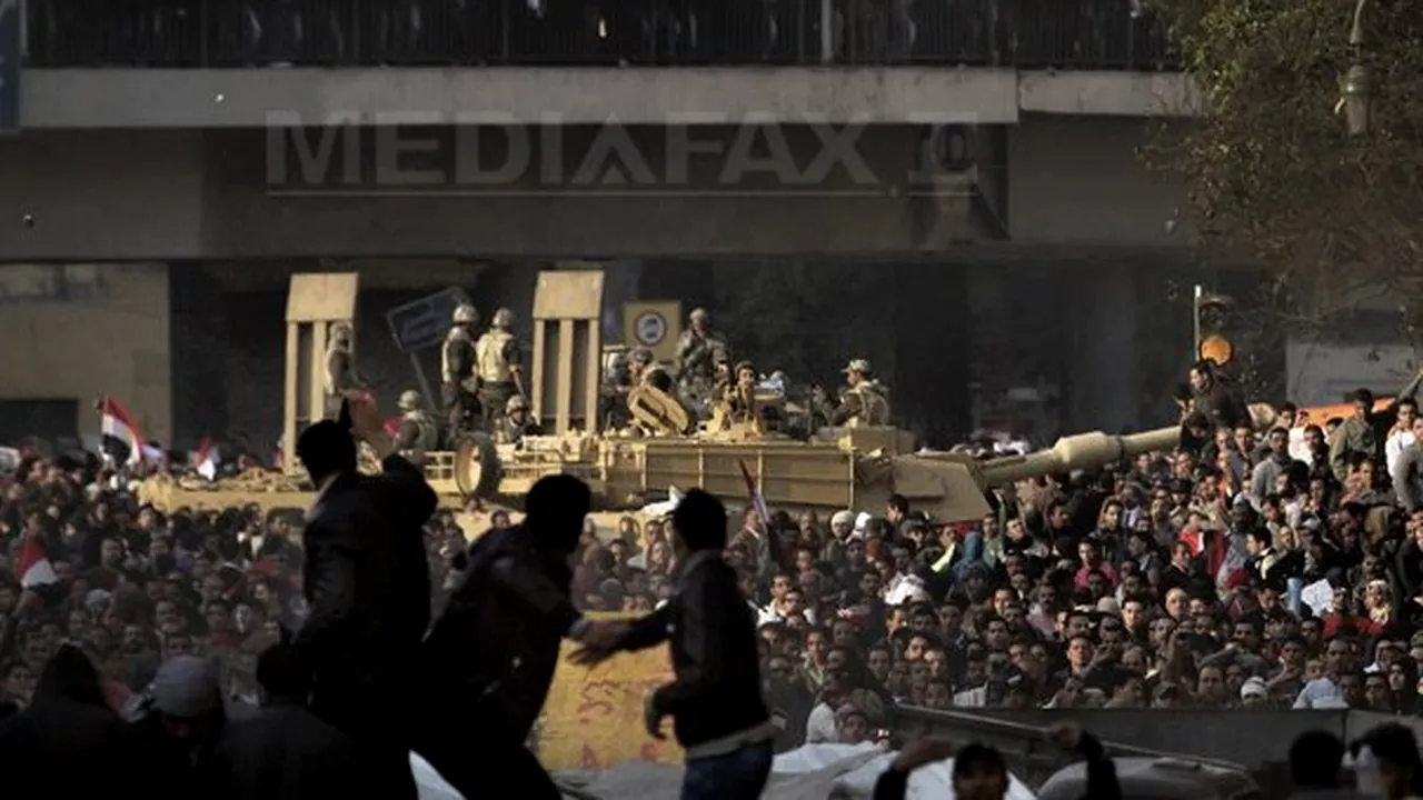AFP: Armata egipteană se confruntă cu sarcina colosală de a instaura democraţia şi stabilitatea