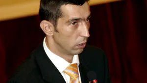 Un deputat PNL a citit în plen un articol despre PCR scris de Boc în 1987