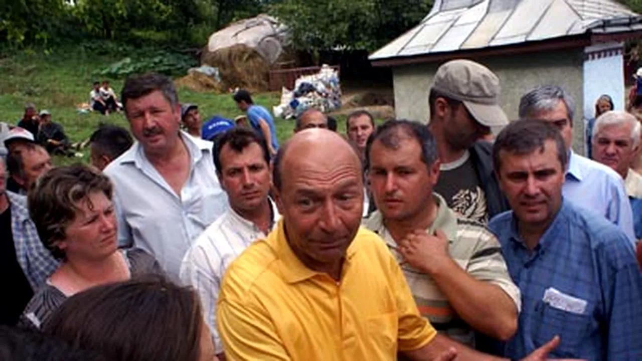 Băsescu apreciază ca nerealist termenul avansat pentru reconstrucţia caselor şi acuză Guvernul