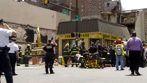 Şase morţi şi 13 răniţi după prăbuşirea clădirii din Philadelphia - FOTO, VIDEO