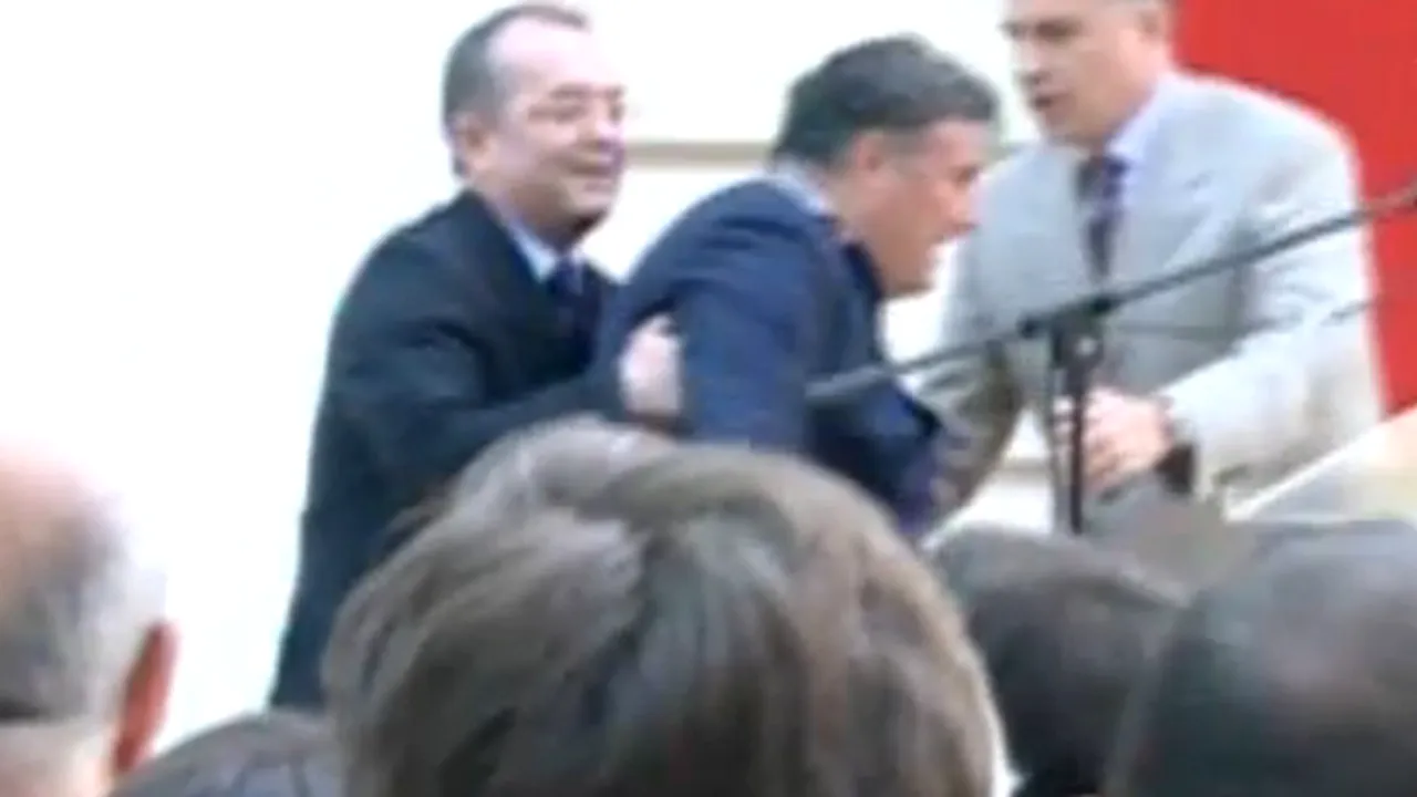 Ambasadorul Franţei a leşinat la evenimentul organizat de Ziua Franţei. Emil Boc l-a prins în braţe - VIDEO