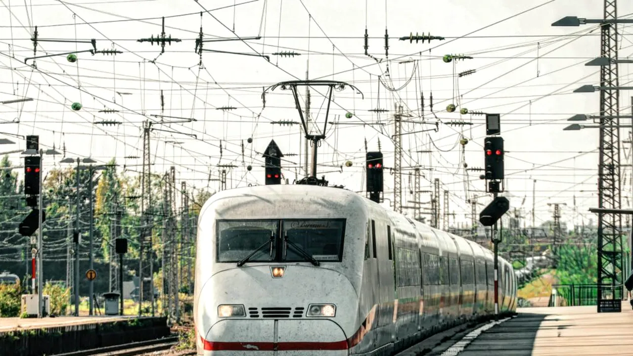 Trenuri blocate în Germania / Probleme ale sistemelor de comunicații dau peste cap planurile a mii de turiști