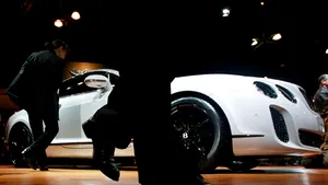 Porsche România: Maşinile de lux se vând greu