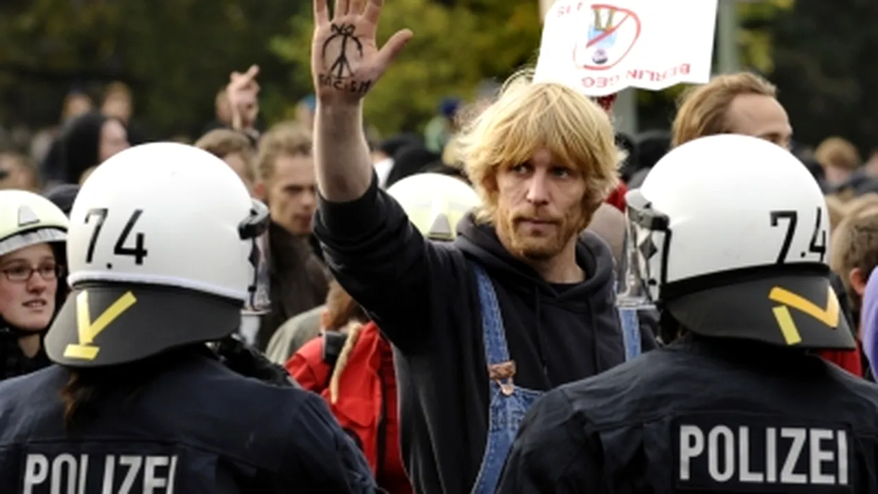Manifestaţii ale extremei-dreapta şi extremei-stânga la Berlin