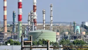 Incendiu la o uzină petrochimică din sudul Franţei, autorităţile suspectând un atac - VIDEO