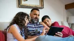 Zile libere suplimentare, program flexibil și sprijin pentru părinți. România pregătește certificarea companiilor prietenoase cu familia