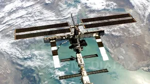 O capsulă Soyuz, având la bord trei astronauţi, a decolat spre Staţia Spaţială Internaţională