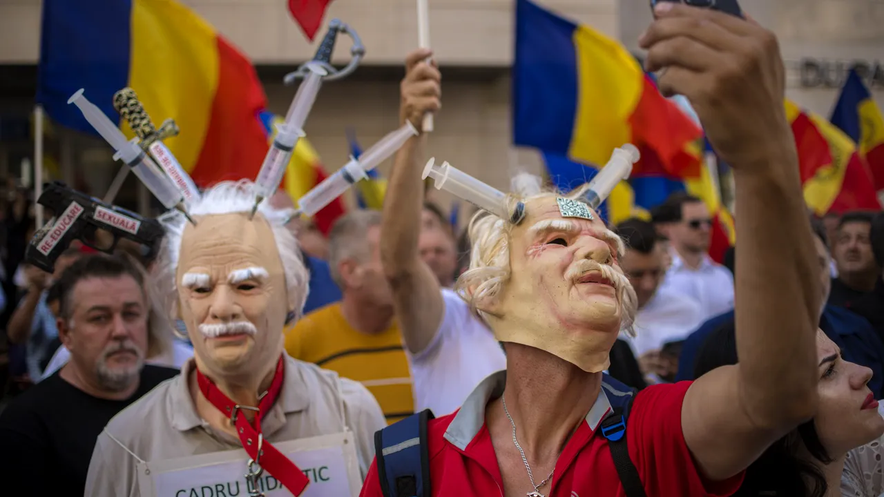 Protest AUR împotriva vaccinării obligatorii. Rafila: În faţa ministerului se desfăşoară o acţiune de informare incorectă