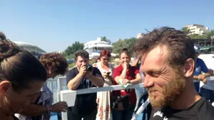 Românul care străbate Dunărea ÎNOT mai are 150 de kilometri până la final. În câte zile a parcurs aproape 2.860 de km şi performanţa pe care şi-a propus să o realizeze