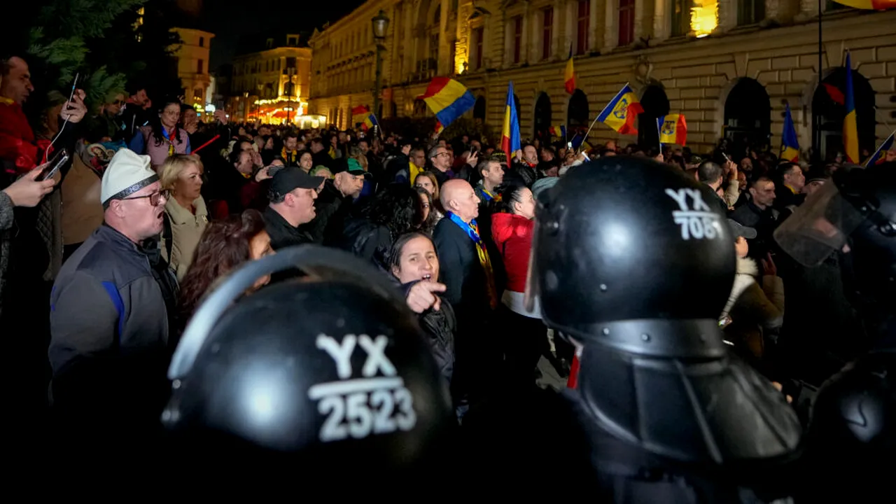 Un jandarm a fost lovit în cap de susținătorii lui Georgescu la BEC